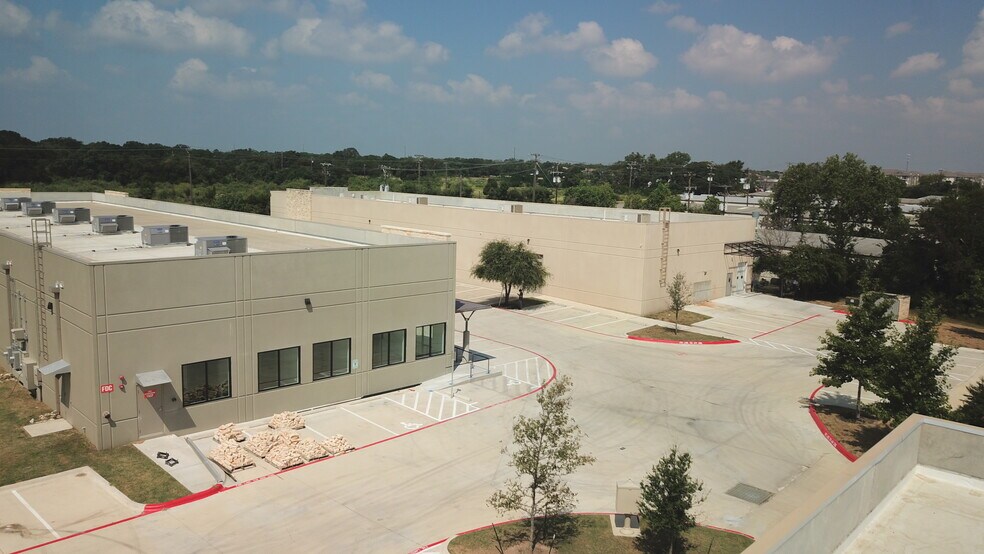 More Photos Of 190 N Bagdad Rd - Building E, Leander Warehouse For Lease