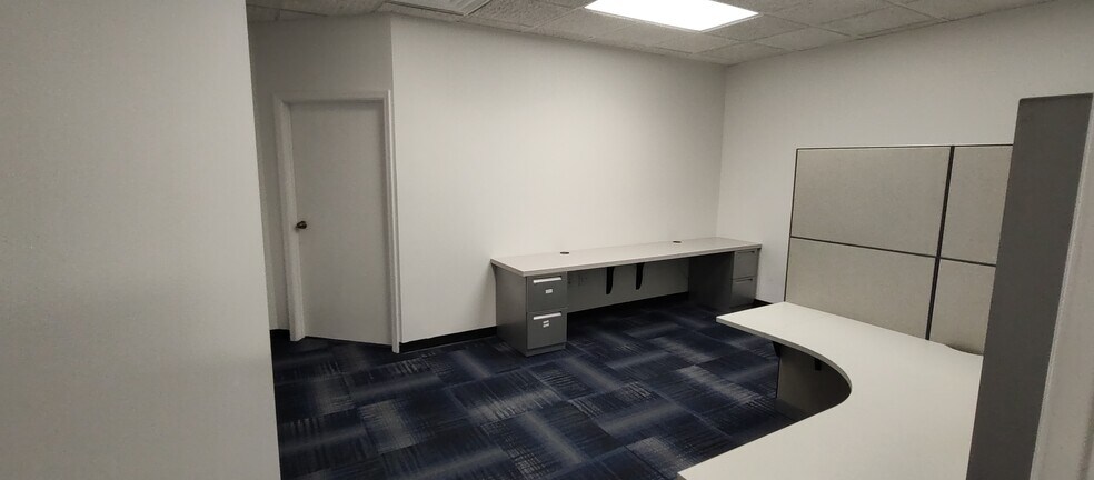 More Photos Of 240 Plandome Rd, Manhasset Office For Lease