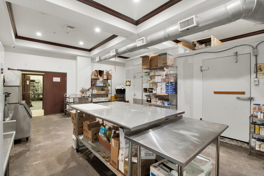 More Photos Of 410 Us Highway 79 S, Henderson Hotel For Lease