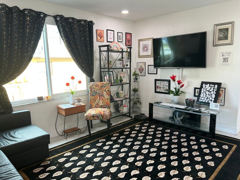 More Photos Of 2021 Thrace St, Tampa Office Residential For Sale