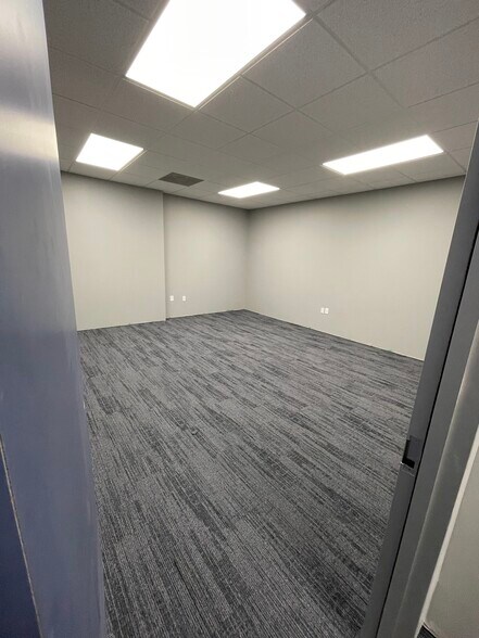 More Photos Of 412 Isaacks Ct, Humble Office For Lease