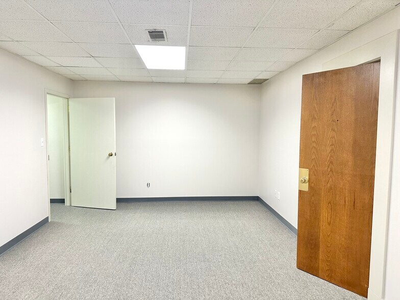 More Photos Of 9245 Calumet Ave, Munster Office For Lease