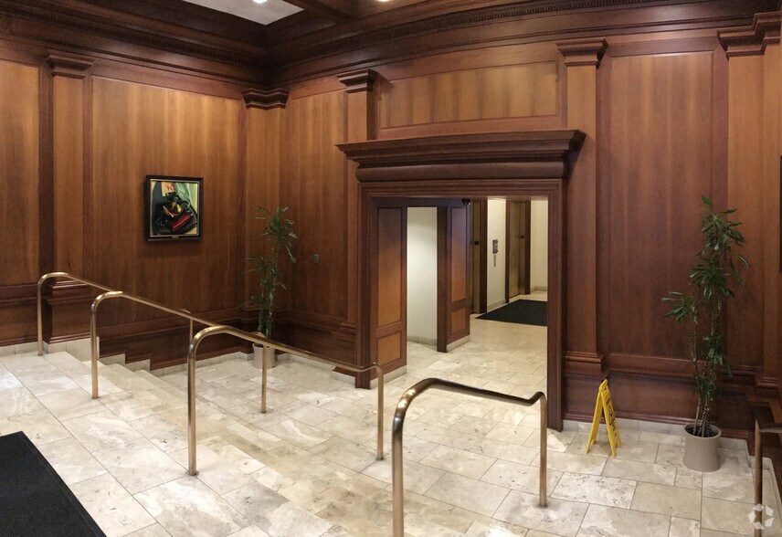 More Photos Of 191-199 W Nationwide Blvd, Columbus Office For Lease