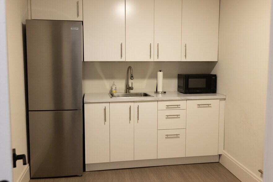 More Photos Of 401-403 Scott Blvd, Covington Storefront Retail Residential For Lease