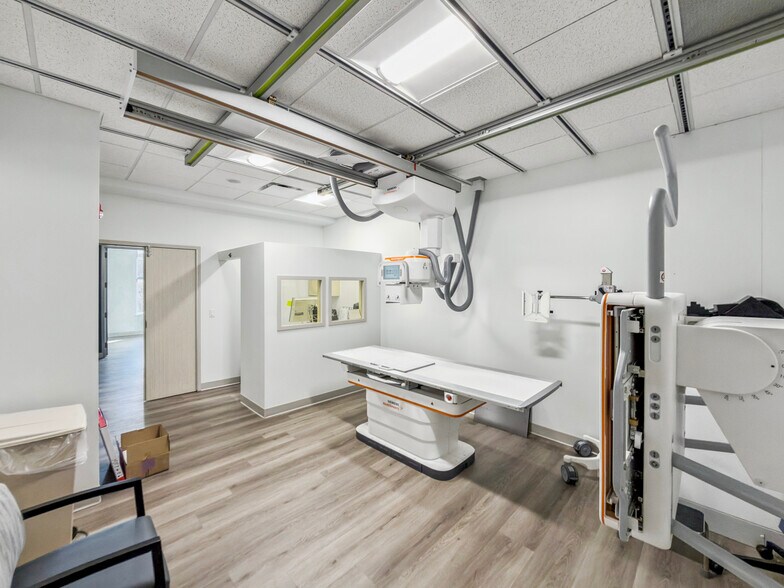 More Photos Of 4 Ellinwood Dr, New Hartford Medical For Sale
