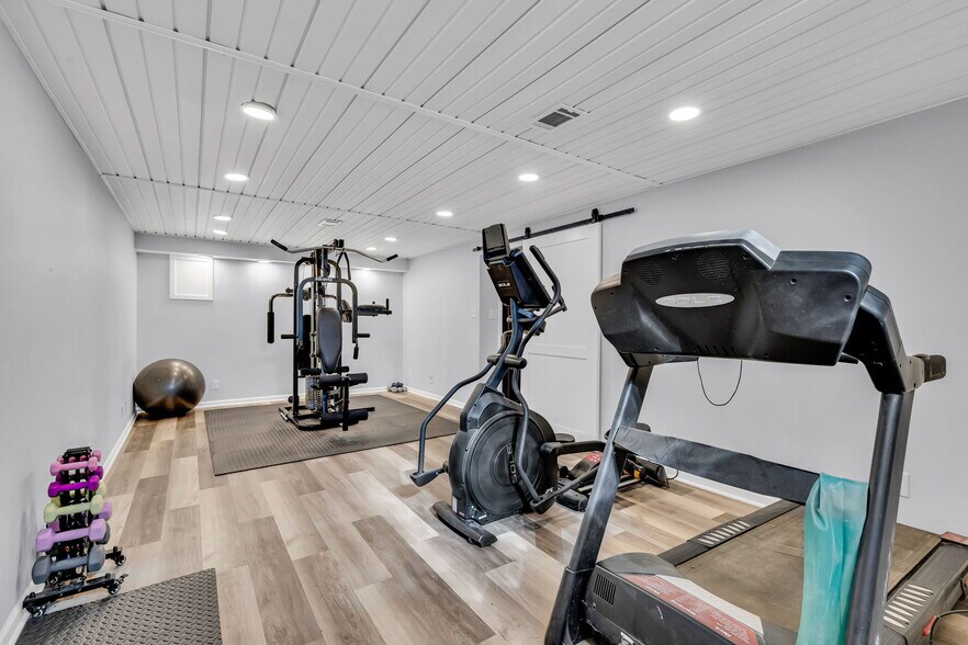 More Photos Of 5643 Yankee St, Fredericktown Specialty For Sale