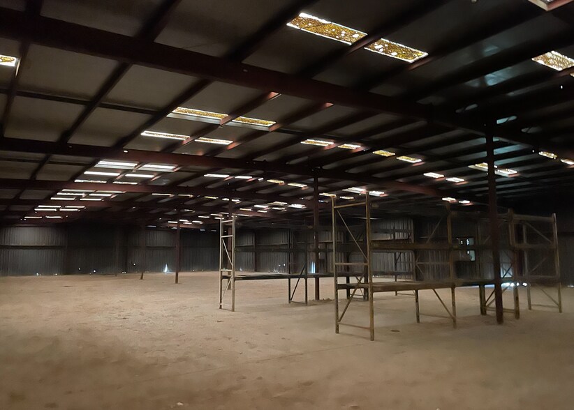 More Photos Of 413 S Eastman Rd, Longview Warehouse For Lease