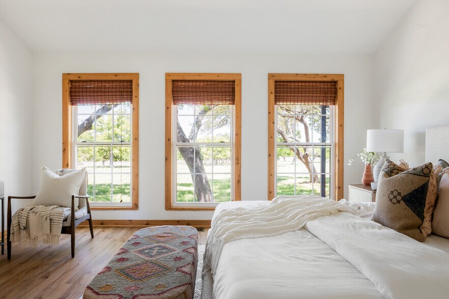 More Photos Of 9695 US-290 Hwy, Hye Land For Sale