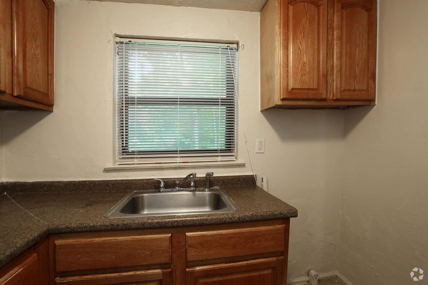 More Photos Of 35 Woodland Dr, Hartford Apartments For Sale