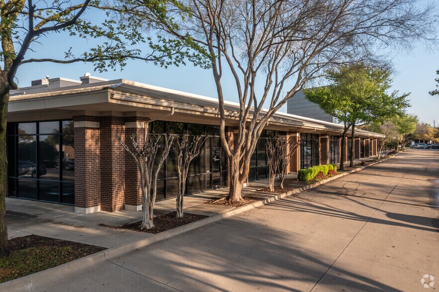 More Photos Of 704 Central Pky E, Plano Light Manufacturing For Lease