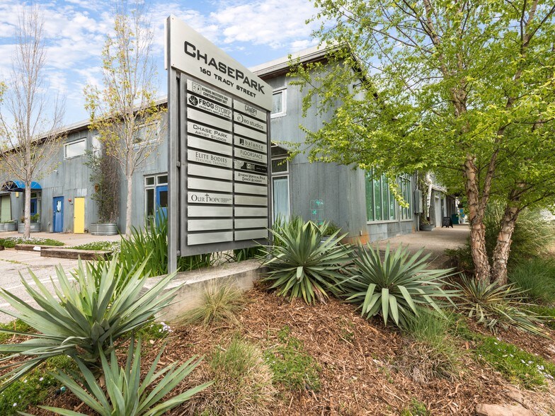 More Photos Of 160 Tracy St, Athens Flex For Lease