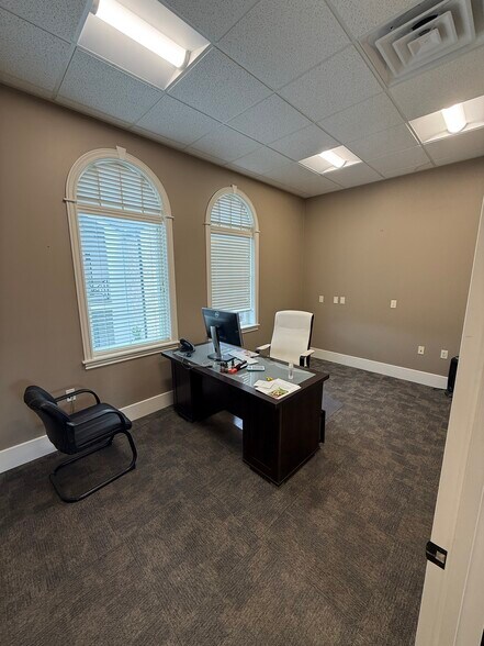 More Photos Of 20 W Main St, Alpine Unknown For Lease