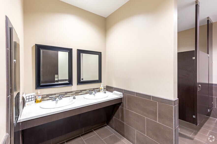 More Photos Of 818 Knights Cross Dr, San Antonio Medical For Lease
