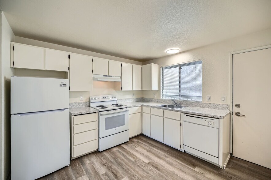 More Photos Of 1031 SW 122nd St, Seattle Apartments For Sale
