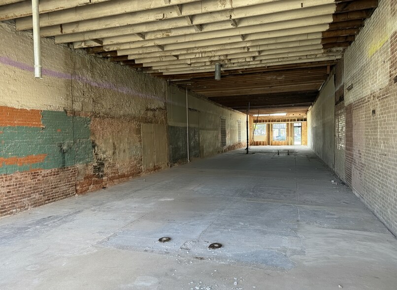 More Photos Of 116 S Broadway, Edmond Storefront For Lease