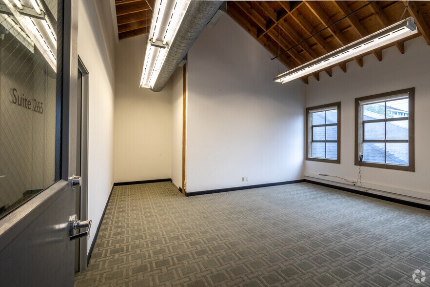More Photos Of 550-590 2nd St, Oakland Office For Lease