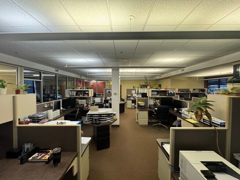 More Photos Of 87 Bowne St, Brooklyn Warehouse For Lease