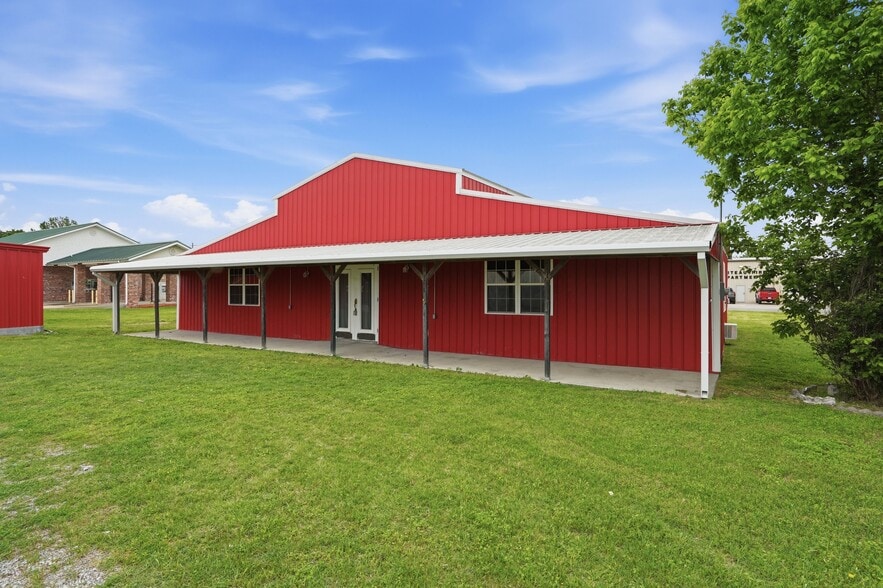 More Photos Of 113 S Wilder St, Chouteau General Retail For Sale