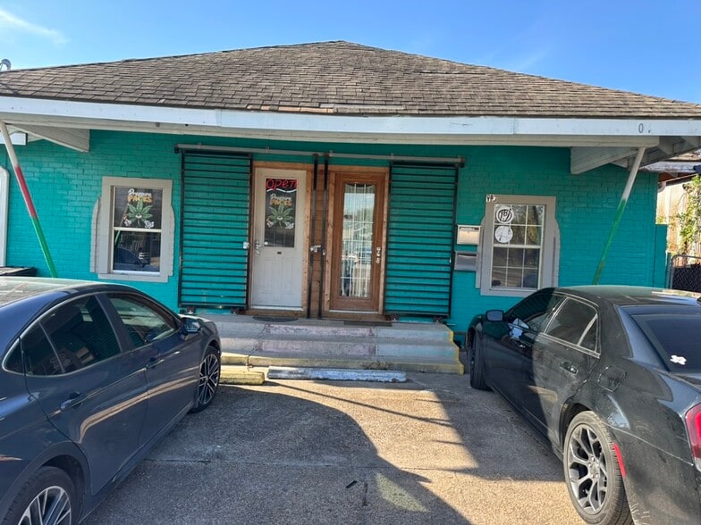 More Photos Of 304 S Lockwood Dr, Houston Storefront Retail Office For Sale