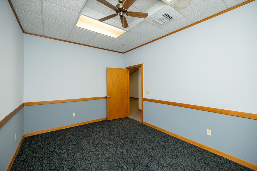 More Photos Of 1020 N Main St, Wichita Medical For Sale