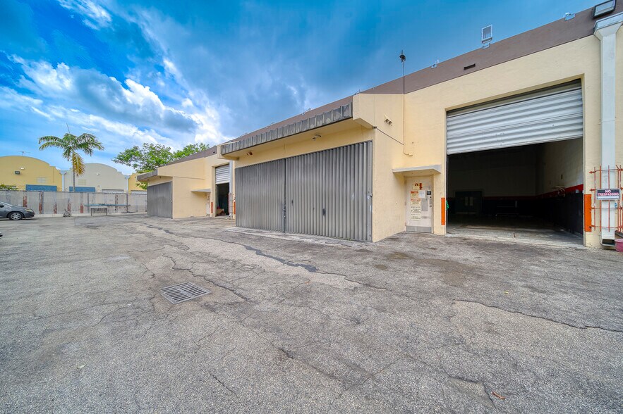 More Photos Of 10780 SW 190th St, Miami Auto Repair For Lease