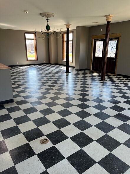 More Photos Of 2104 Ruth St, Springfield Freestanding For Sale