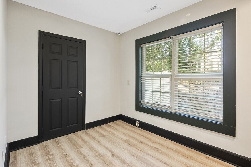 More Photos Of 1500 Gillespie St, Fayetteville Office For Lease