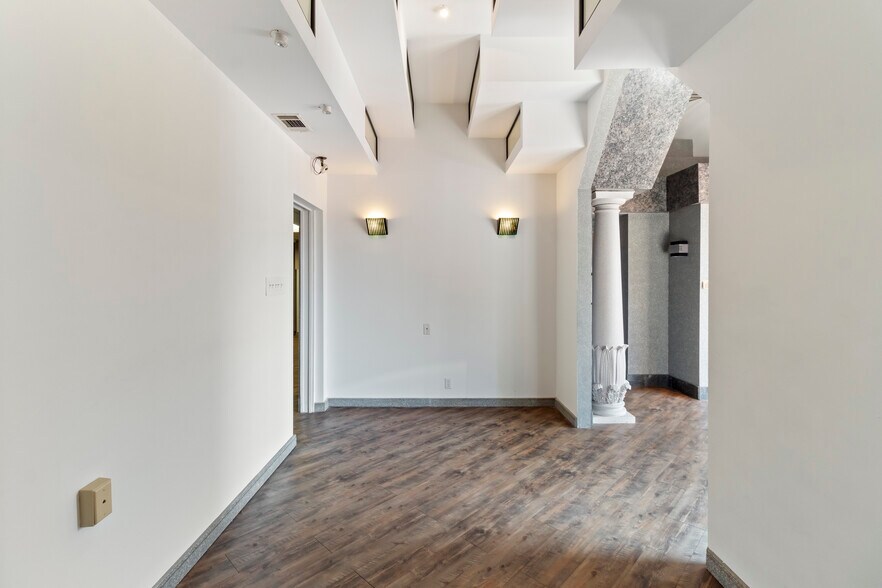 More Photos Of 106 E 26th St, Bryan Office For Lease