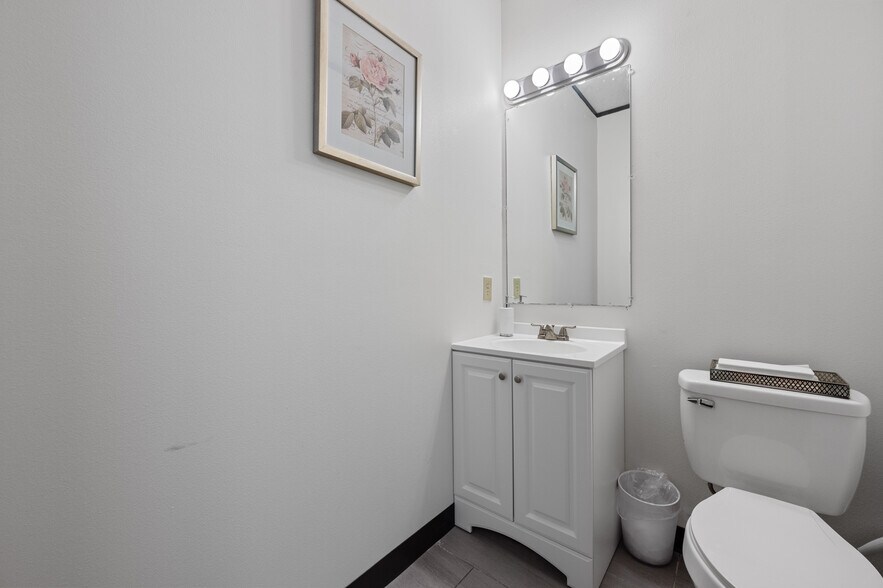 More Photos Of 3624 North Hills Dr, Austin Medical For Sale