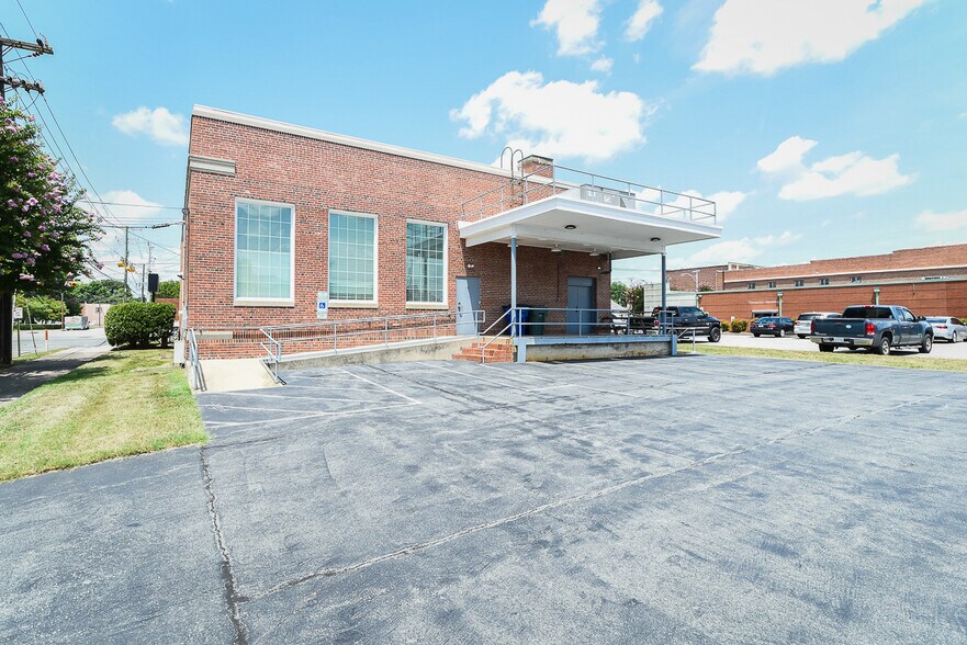 More Photos Of 128 W Harden St, Graham Freestanding For Sale