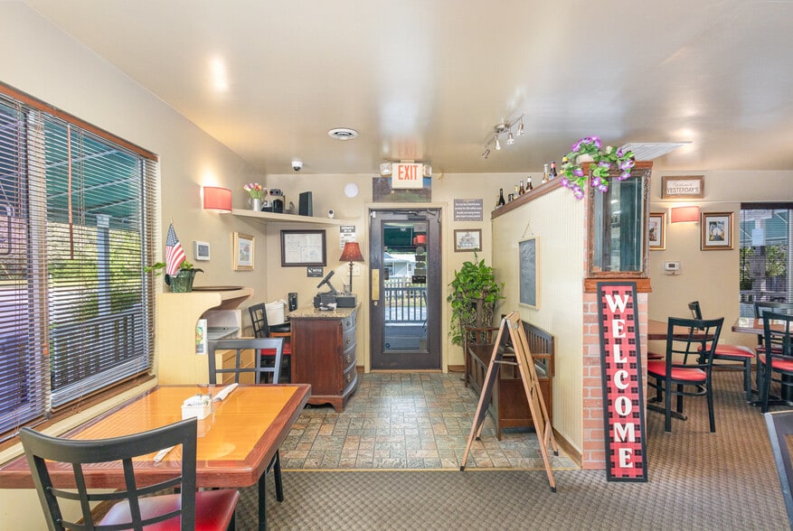 More Photos Of 15220 Kings Hwy, Montross Restaurant For Sale