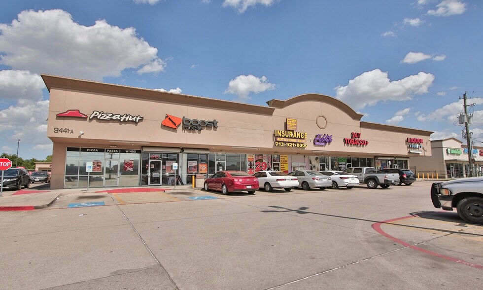 More Photos Of 9441 Cullen Blvd, Houston Unknown For Lease