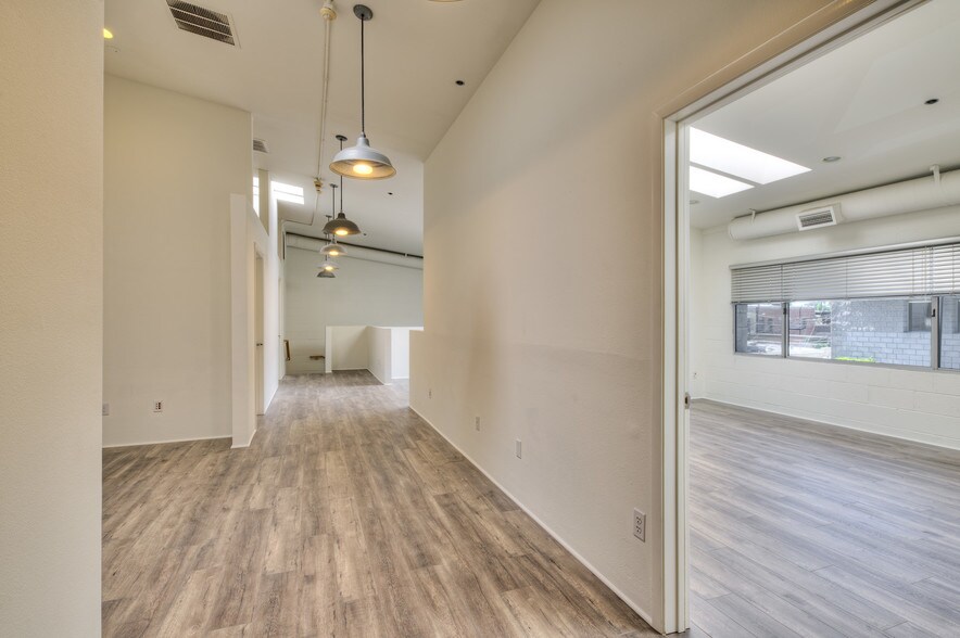 More Photos Of 1633-1639 Electric Ave, Venice Light Manufacturing For Lease