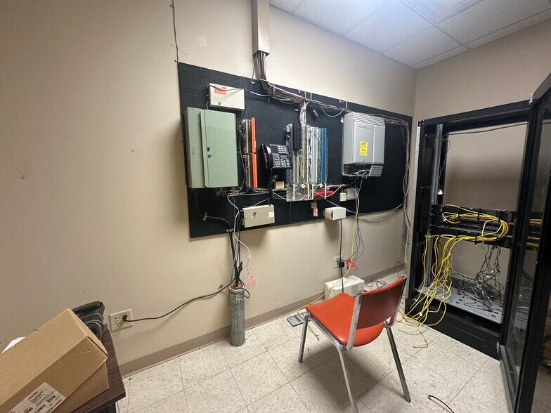 More Photos Of 645 Lucy Black Rd, Bolivar Office Residential For Sale