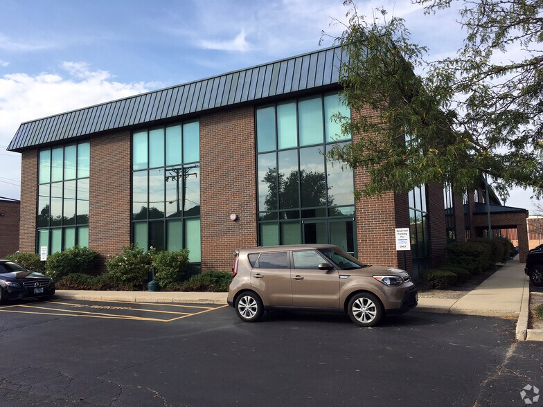 More Photos Of 2134-2140 S Wolf Rd, Des Plaines Office For Lease