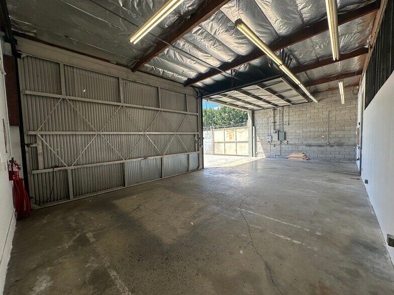 More Photos Of 3202-3206 Fletcher Dr, Los Angeles Warehouse For Lease