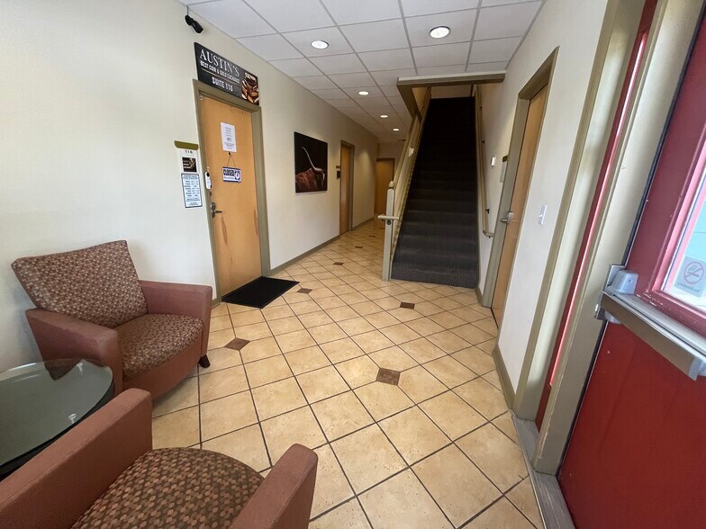 More Photos Of 309 W Main St, Round Rock Office For Sale