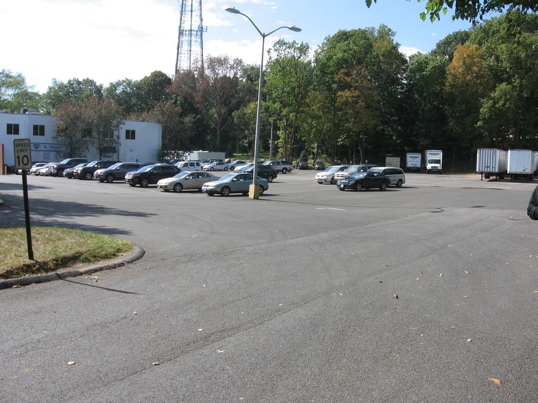 More Photos Of 76 Progress Dr, Stamford Research And Development For Lease