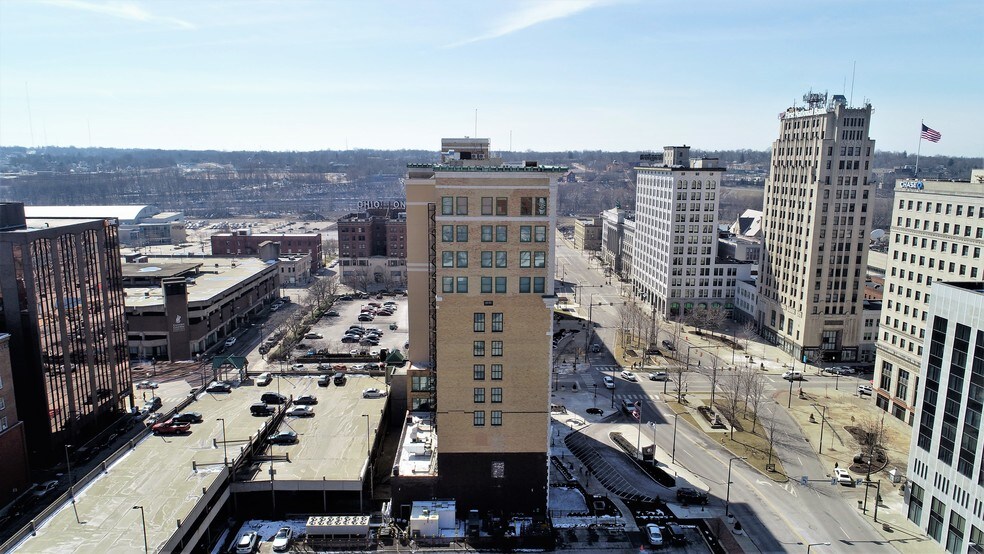 More Photos Of 44 E Federal Plz, Youngstown Hotel For Lease