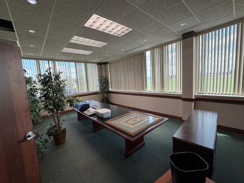 More Photos Of 300 Southtown Blvd, Owensboro Office For Lease