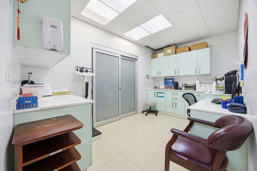 More Photos Of 139 Centre St, New York Medical For Sale