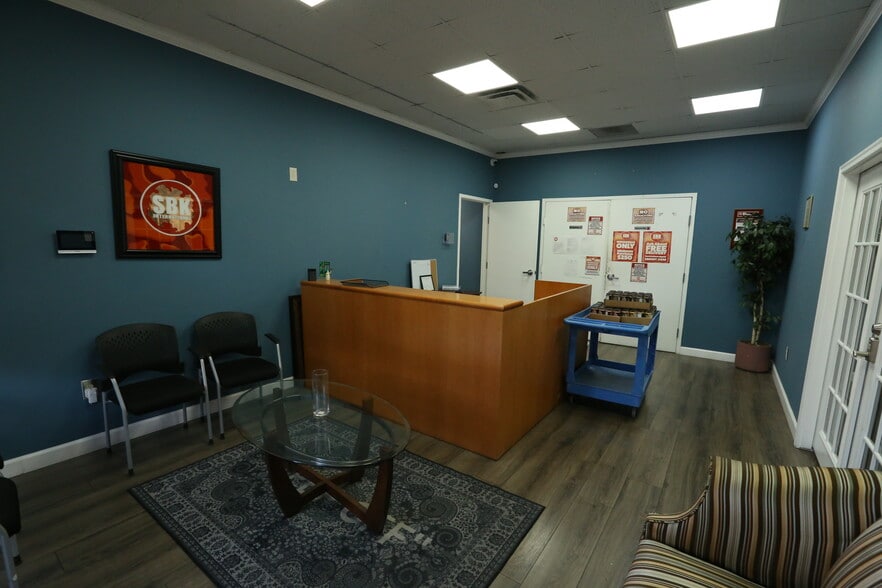 More Photos Of 3042 Matlock Dr NW, Kennesaw Warehouse For Sale