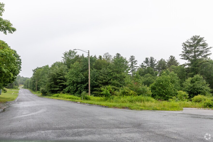 More Photos Of 107 John G Groppo Dr, Winsted Warehouse For Lease