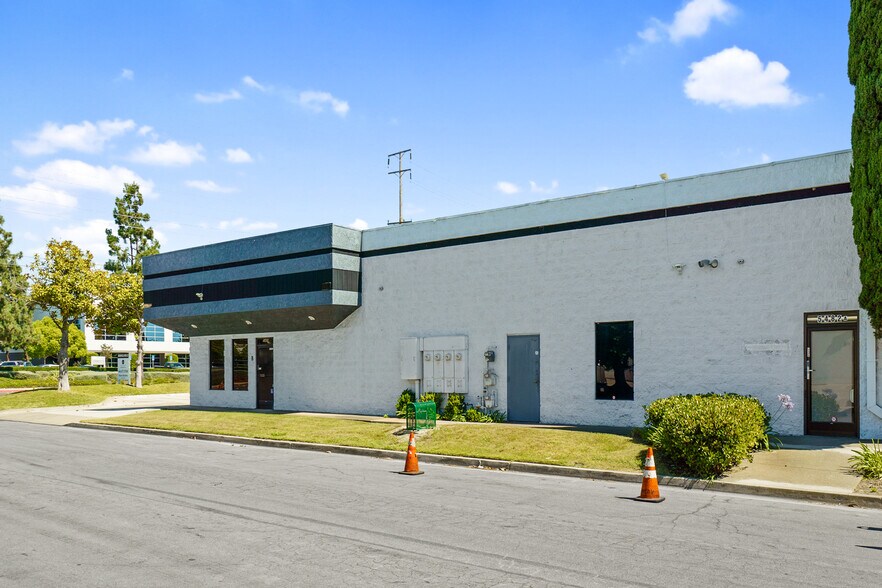 More Photos Of 5482 Business Dr, Huntington Beach Manufacturing For Lease