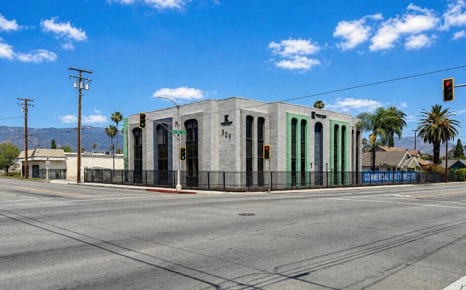 More Photos Of 909 N D St, San Bernardino Office For Sale