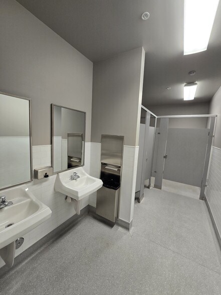 More Photos Of 23840-23842 Rider St, Perris Distribution For Lease