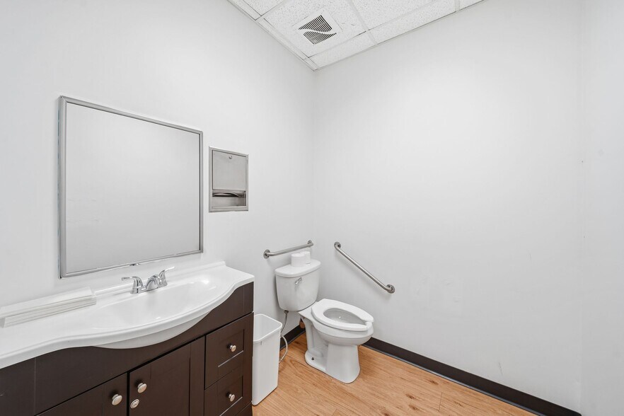 More Photos Of 6059 S Ashland Ave, Chicago Freestanding For Lease