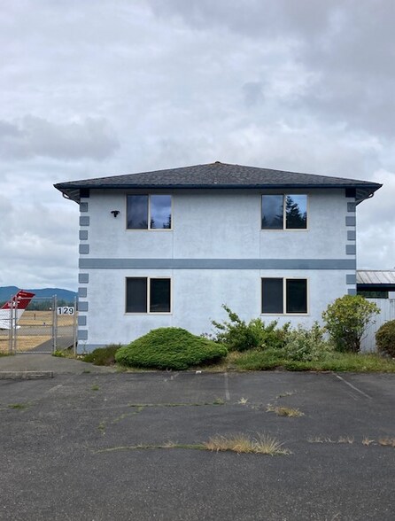 More Photos Of 129 W Airview Way, Shelton Office For Lease