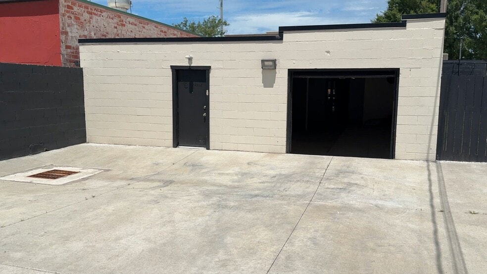 Primary Photo Of 127 SE 3rd St, Lees Summit Freestanding For Lease