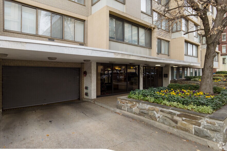 More Photos Of 522 21st St NW, Washington Apartments For Sale